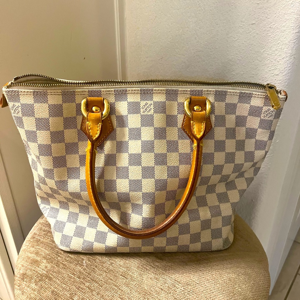 Louis Vuitton purse! Great condition.